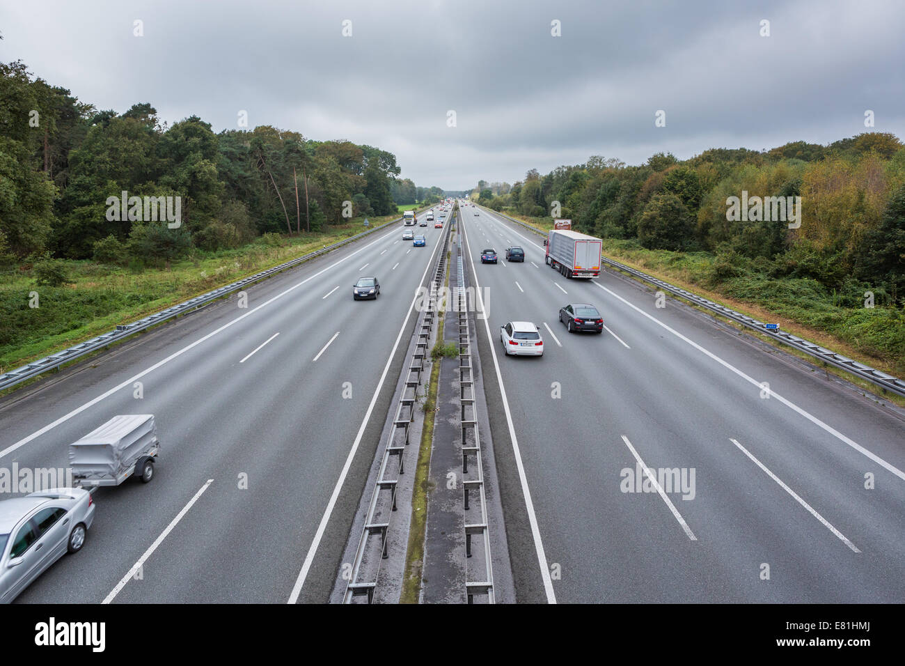 L'autoroute A2 à Gütersloh en Nord-Rhein Westfalen, Allemagne, plein sud en direction de Dortmund Banque D'Images