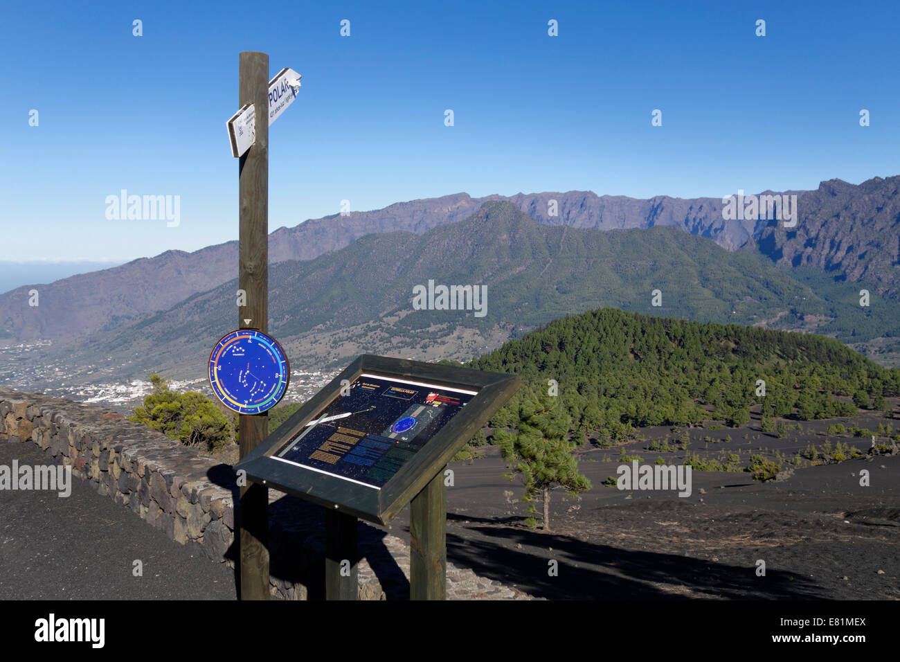 Point de vue astronomique Llano de Jable près d'El Paso, Caldera de Taburiente National Park à l'arrière, La Palma, Canary Islands Banque D'Images