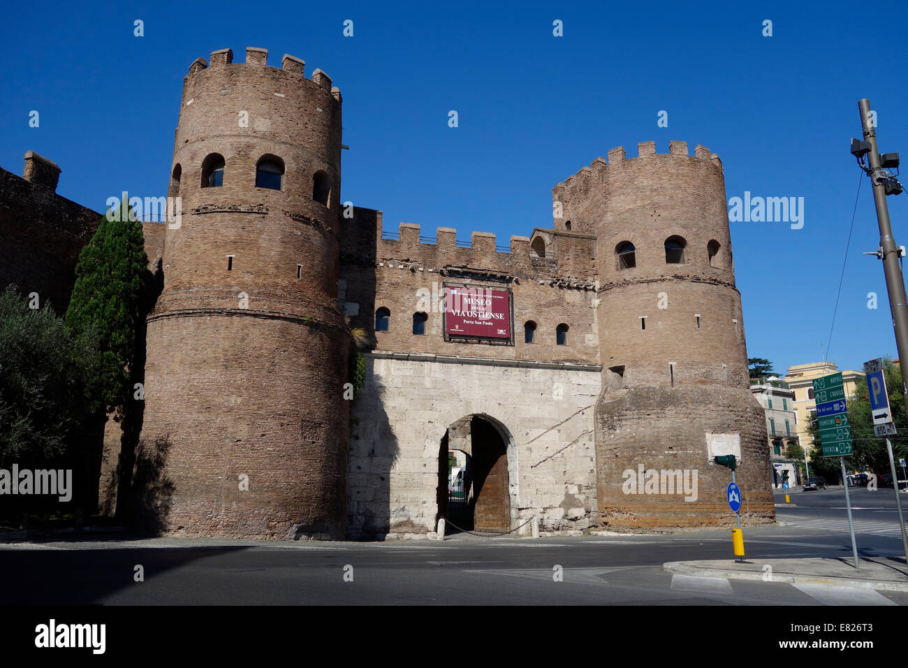 Porta San Paolo Museo della via Ostiense Rome Italie Banque D'Images