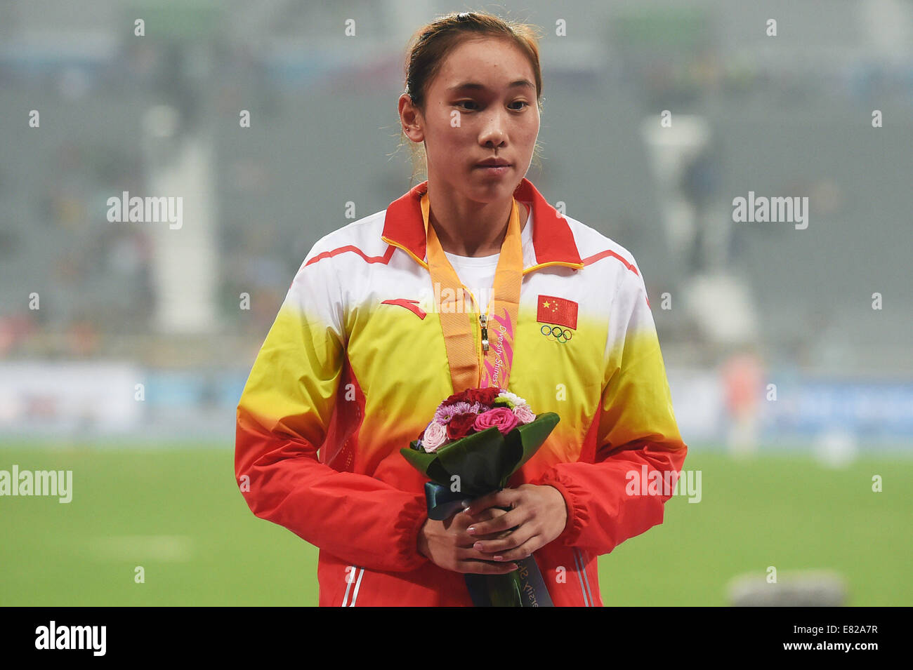 Incheon, Corée du Sud. Sep 29, 2014. Wang, médaillé d'argent de Qingling Chine pose sur le podium lors de la cérémonie de l'heptathlon femmes de l'athlétisme à la 17e Jeux asiatiques à Incheon, Corée du Sud, le 29 septembre, 2014. © Gong Lei/Xinhua/Alamy Live News Banque D'Images