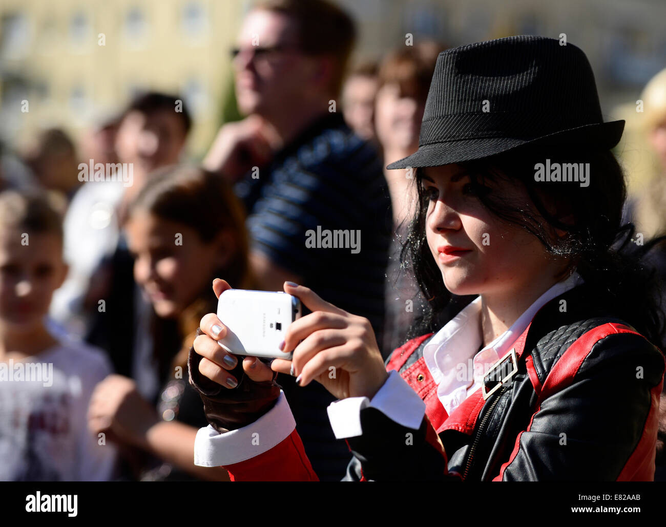Buste du chanteur Michael Jackson a été inaugurée près de la maison d'enfants Charlotte Masaryk à Prague - République tchèque, de Zbraslav, Septembre 27, 2014. Jackson a visité la maison d'enfants durant son concert à Prague en septembre 1996. (CTK Photo/Roman Vondrous) Banque D'Images