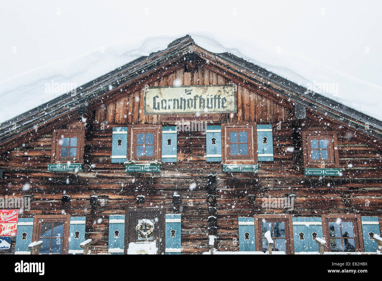L'Autriche, l'état de Salzbourg, Altenmarkt-Zauchensee, chalet de ski dans la neige Banque D'Images