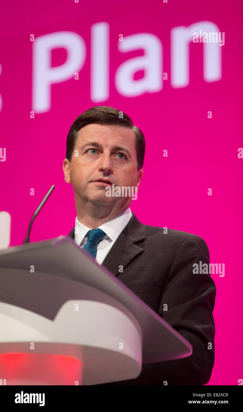 Alexander-Shadow Douglas secrétaire aux Affaires étrangères et député de Paisley Renfrewshire et Banque D'Images