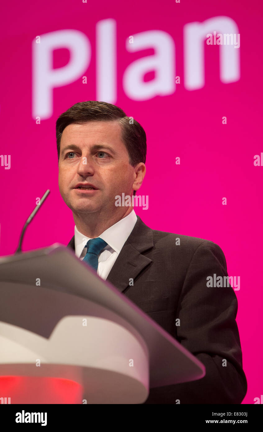 Alexander-Shadow Douglas secrétaire aux Affaires étrangères et député de Paisley Renfrewshire et Banque D'Images