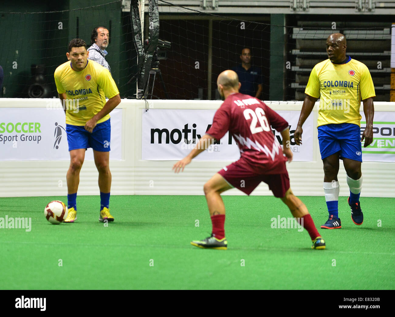 Les légendes du football vénézuélien et colombien a joué au ShowBol BankUnited Miami 2014 au Centre de l'Université de Miami. Les légendes représentant la Colombie sont : Oscar Cordoba, Hugo Tuberquia, "Pibe" Valderrama, Mauricio "Chicho"Serna, Victor Aristizabal, Faustino Asprilla, Oswaldo Mackenzie, Víctor Pacheco, Carlos Gutiérrez, Pelusa Pérez, Ricardo "Gato" Pérez y Luis Carlos Perea. Les légendes représentant du Venezuela sont : Luis Vera, Félix Hernández, Gabriel Miranda, Edson Rodriguez, Raf ael Dudamel, Giovanni Savarese, Juan Garcia, Gerson Díaz, Edson Tortolero Robby y Cavalho Où : Coral gab Banque D'Images