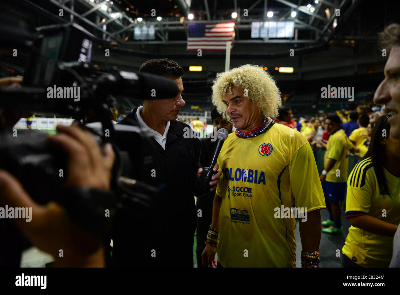 Les légendes du football vénézuélien et colombien a joué au ShowBol BankUnited Miami 2014 au Centre de l'Université de Miami. Les légendes représentant la Colombie sont : Oscar Cordoba, Hugo Tuberquia, "Pibe" Valderrama, Mauricio "Chicho"Serna, Victor Aristizabal, Faustino Asprilla, Oswaldo Mackenzie, Víctor Pacheco, Carlos Gutiérrez, Pelusa Pérez, Ricardo "Gato" Pérez y Luis Carlos Perea. Les légendes représentant du Venezuela sont : Luis Vera, Félix Hernández, Gabriel Miranda, Edson Rodriguez, Raf ael Dudamel, Giovanni Savarese, Juan Garcia, Gerson Díaz, Edson Tortolero Robby y Cavalho Où : Coral gab Banque D'Images