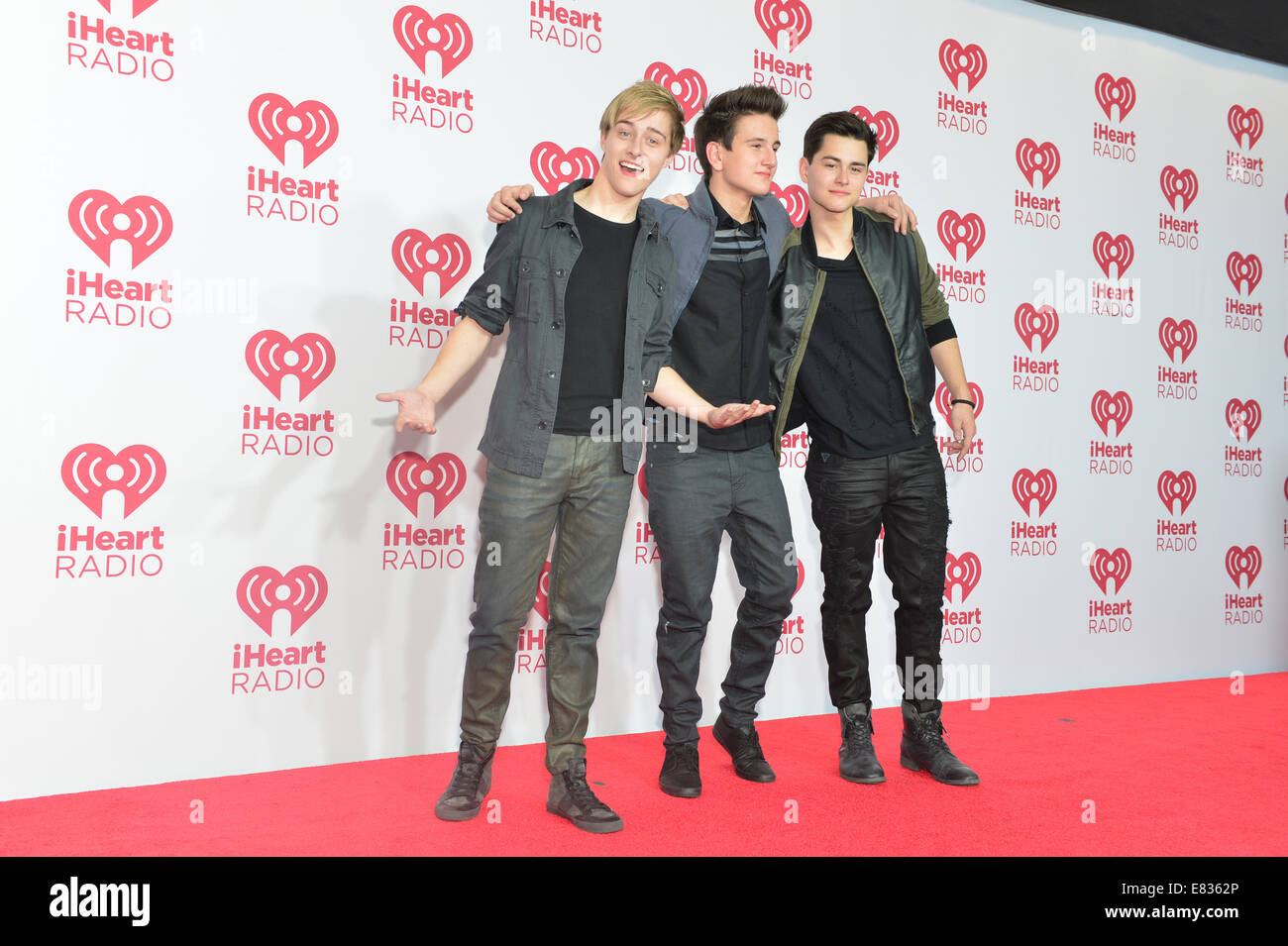 Les membres du groupe pop avant de quitter assiste au iHeartRadio Music Festival 2014 à Las Vegas Banque D'Images