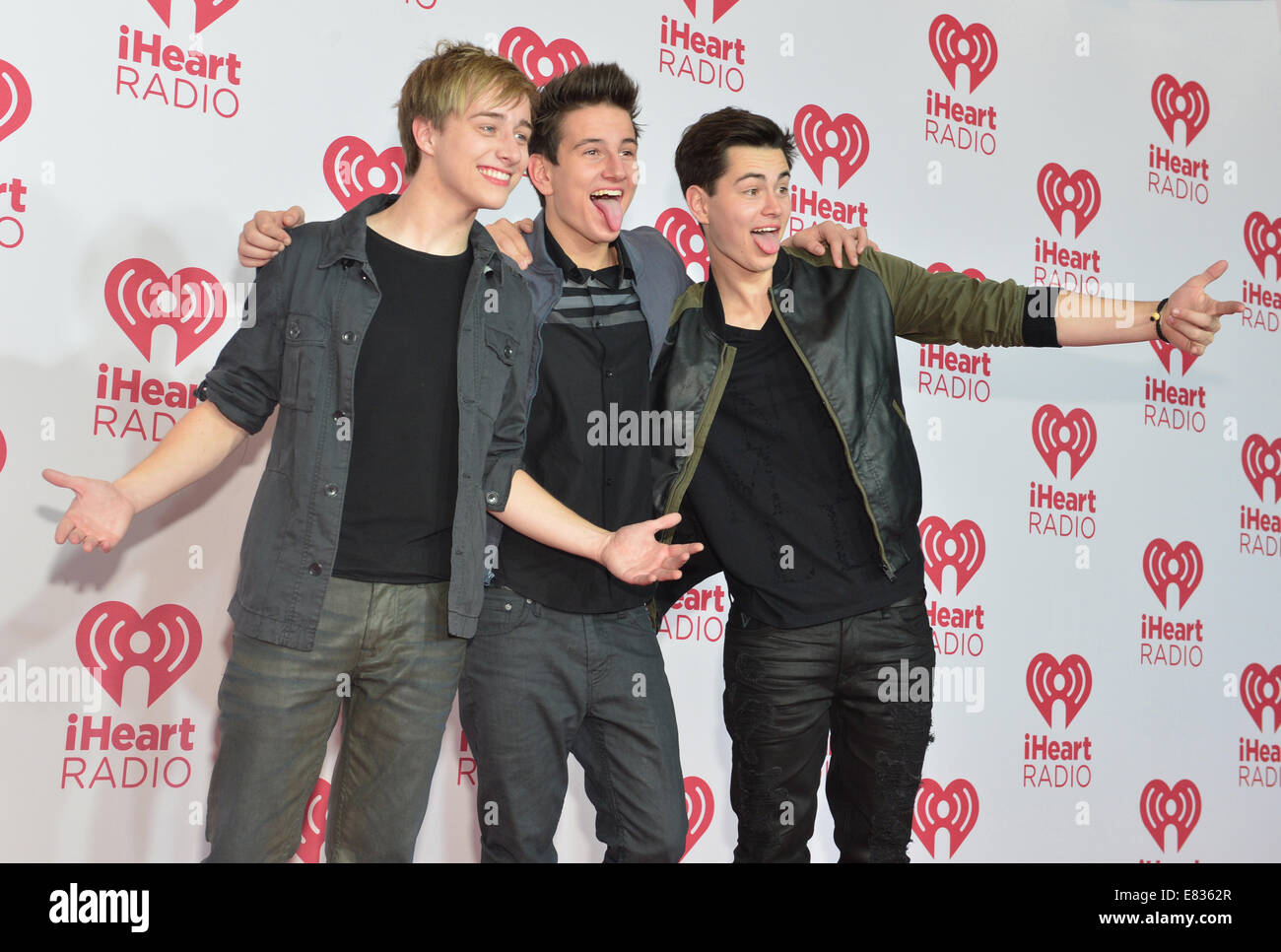 Les membres du groupe pop avant de quitter assiste au iHeartRadio Music Festival 2014 à Las Vegas Banque D'Images