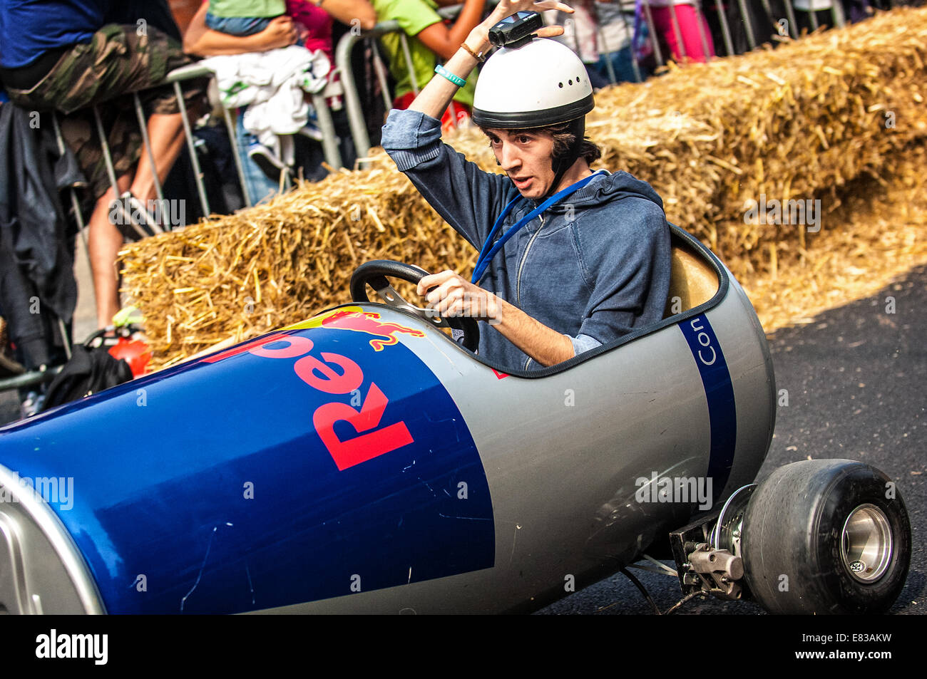 Italie Piémont Turin. 28 Sep, 2014. Red Bull soapbox 2014 est une course entre les pilotes et les constructeurs de véhicules sans moteur - Favij toutes les plus célèbres du moment YouTuber Crédit : Realy Easy Star/Alamy Live News Banque D'Images