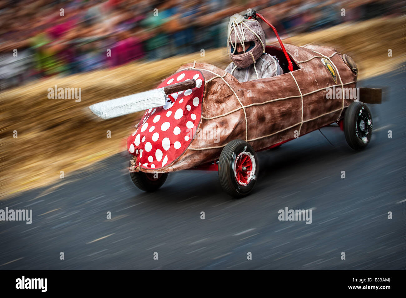 Italie Piémont Turin. 28 Sep, 2014. Red Bull soapbox 2014 est une course entre les pilotes et les constructeurs de véhicules sans moteur - Véhicule 'Salamborghini' Credit : Realy Easy Star/Alamy Live News Banque D'Images