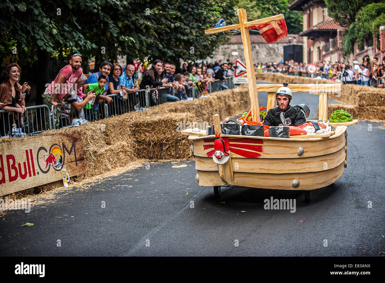 Italie Piémont Turin. 28 Sep, 2014. Red Bull soapbox 2014 est une course entre les pilotes et les constructeurs de véhicules sans moteur - je Piriati della Versilia" Crédit : Realy Easy Star/Alamy Live News Banque D'Images