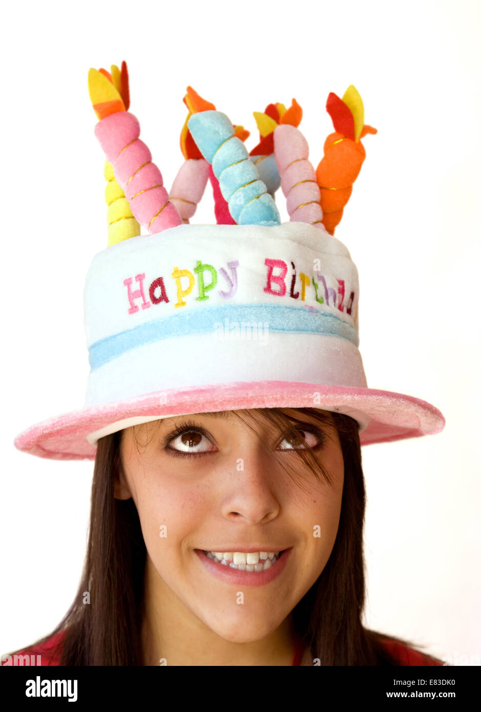 Teenage Girl Age 16 Ans Portant Un Joyeux Anniversaire Hat Uk Photo Stock Alamy