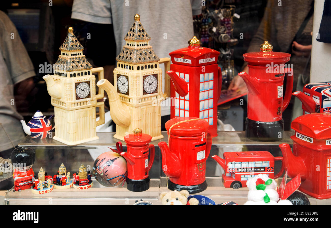 Souvenirs et cadeaux de Londres dans une vitrine, London, UK Photo Stock Alamy