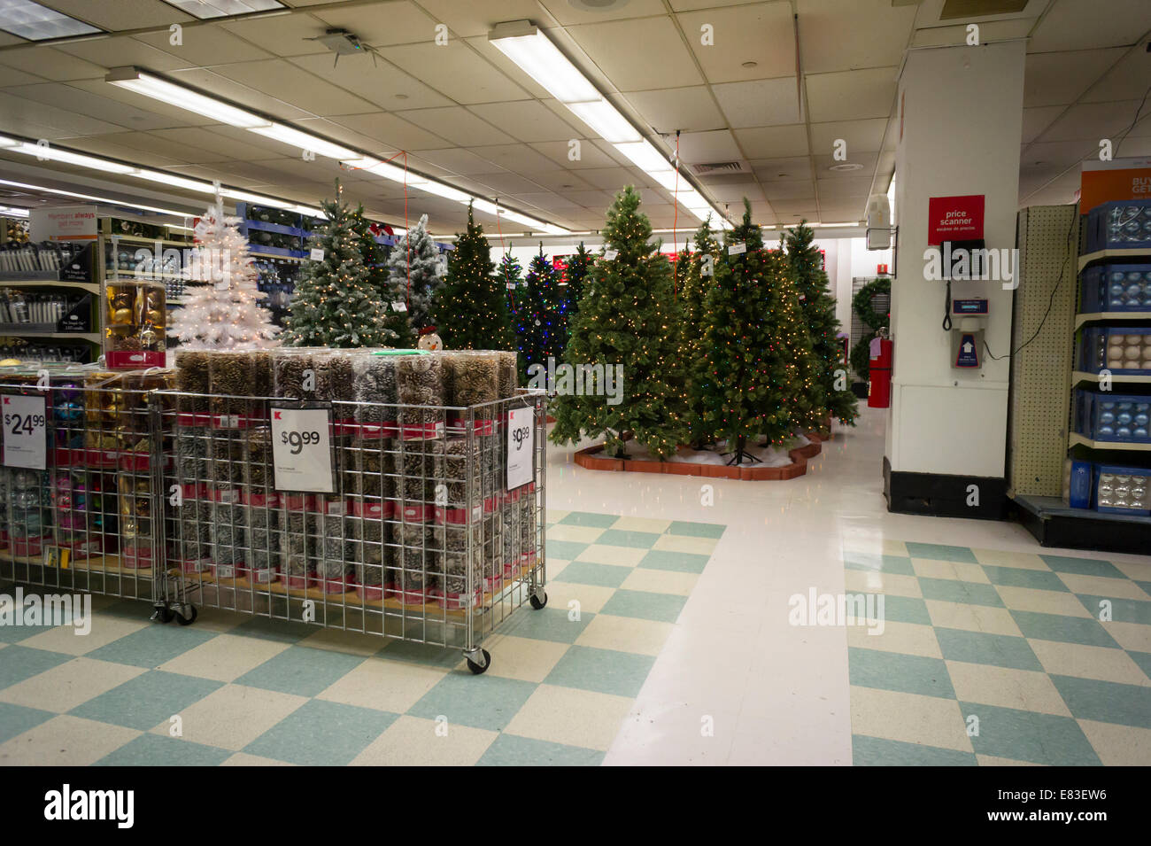 Affichage de noël saison dans un magasin KMart à New York Banque D'Images