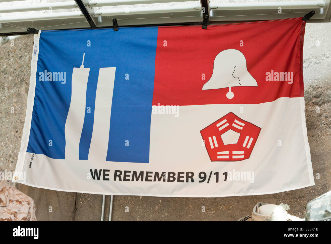 Filles de la Révolution américaine (DAR) conçu 911 drapeau commémoratif - USA Banque D'Images