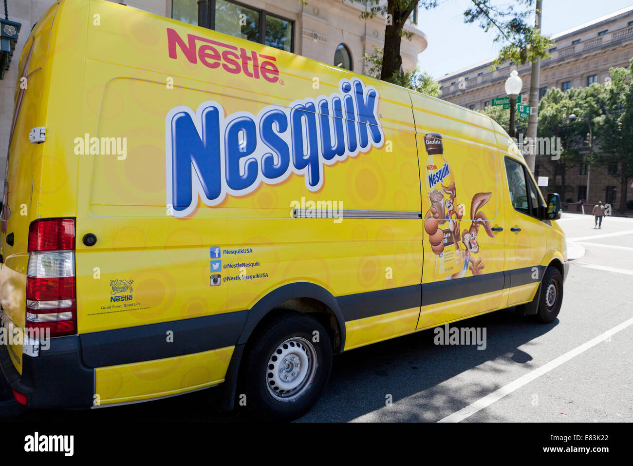 Le lait au chocolat Nesquik Nestle camion de livraison - USA Banque D'Images