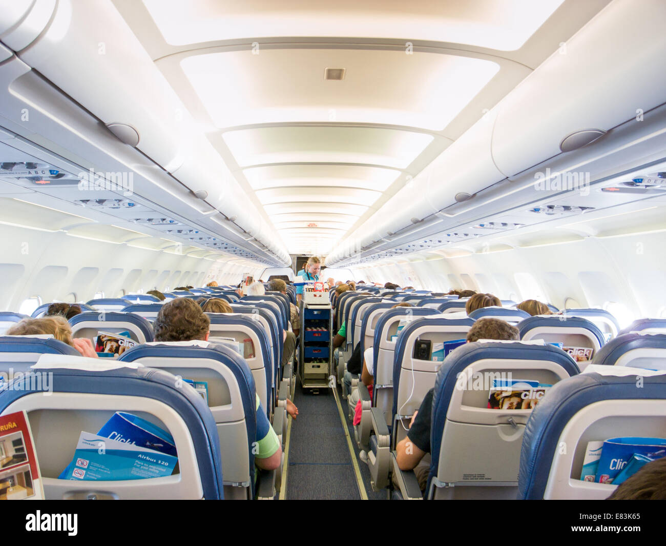 passagers-dans-l-avion-banque-de-photographies-et-d-images-haute