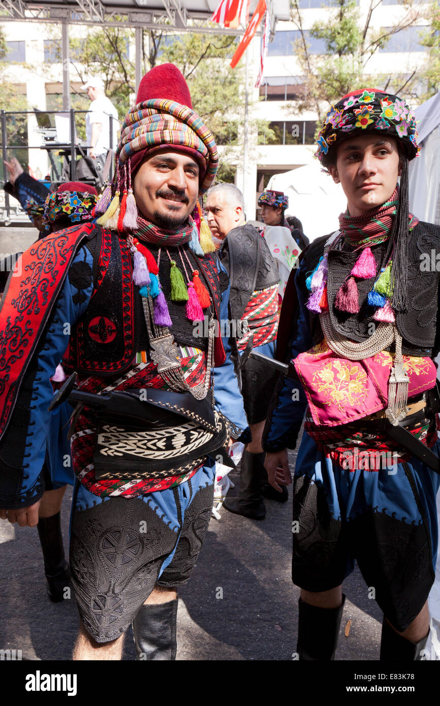 Danseurs folkloriques traditionnels Horon turc Banque D'Images