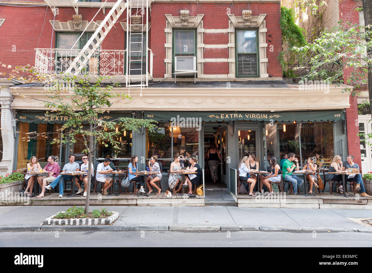 Restaurant Extra vierge sur West 4th Street à Greenwich Village, New York City, USA Banque D'Images