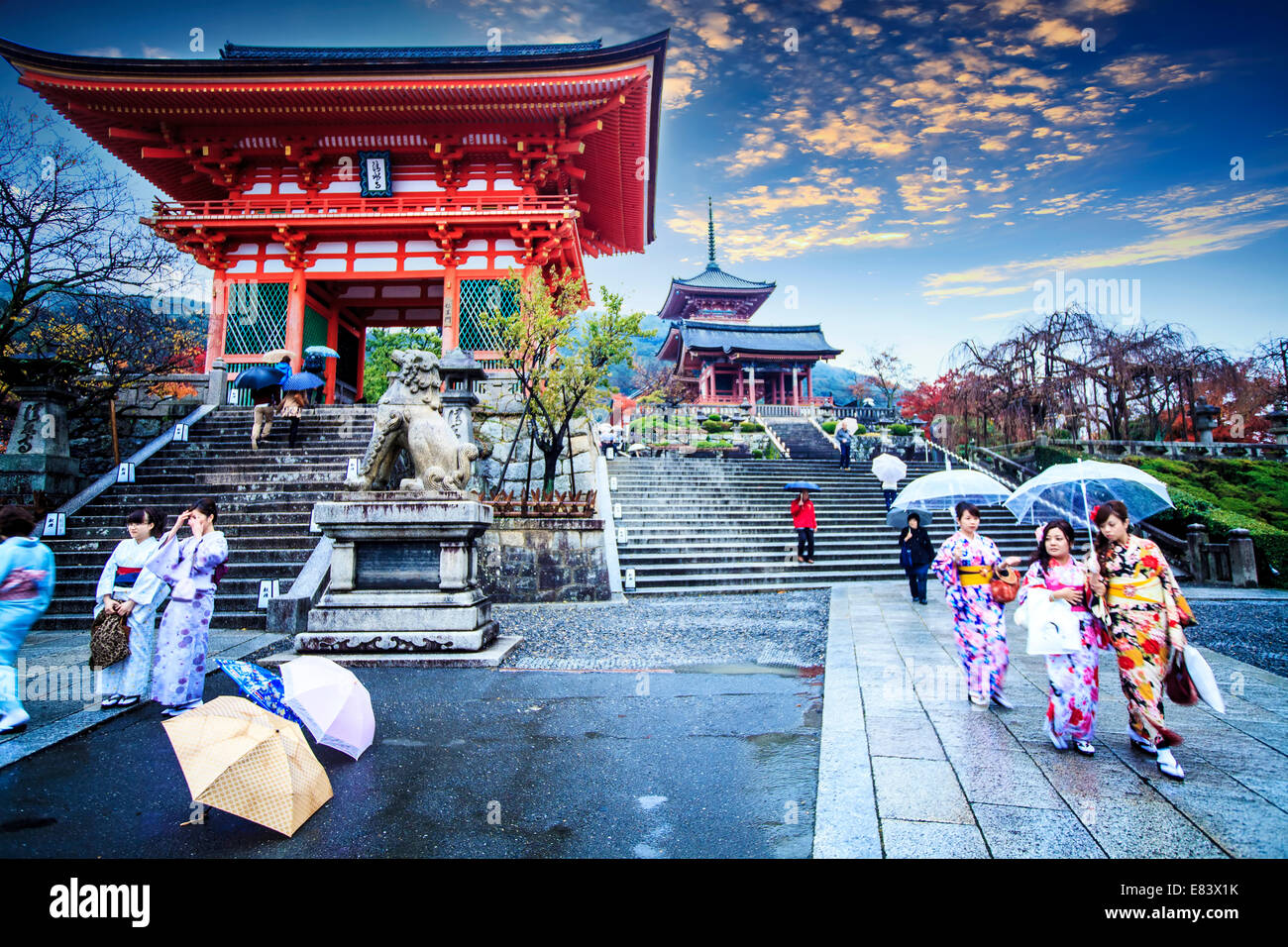 Kyoto, Japon - 25 novembre 2013 : La porte de Temple Kiyomizu-dera à Kyoto, Japon Banque D'Images