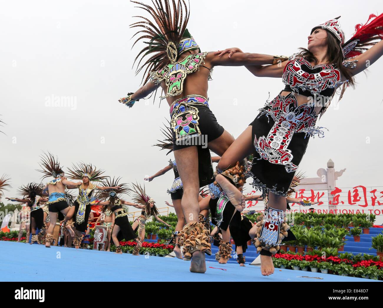 Beijing, Chine. Sep 30, 2014. Les artistes américains de la danse lors de la cérémonie d'ouverture du 16e Festival International du Tourisme de Beijing à Di Tan Park à Beijing, capitale de la Chine, 30 septembre 2014. Credit : Zhang Yu/Xinhua/Alamy Live News Banque D'Images