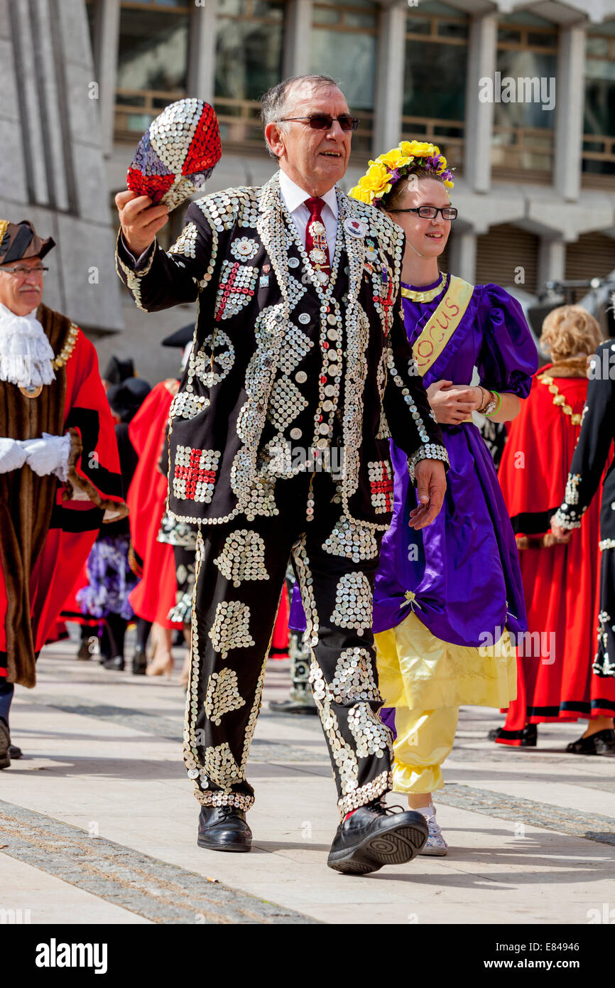 La London Pearly Kings & Queens Society Costermongers Harvest Festival, Londres, Angleterre Banque D'Images