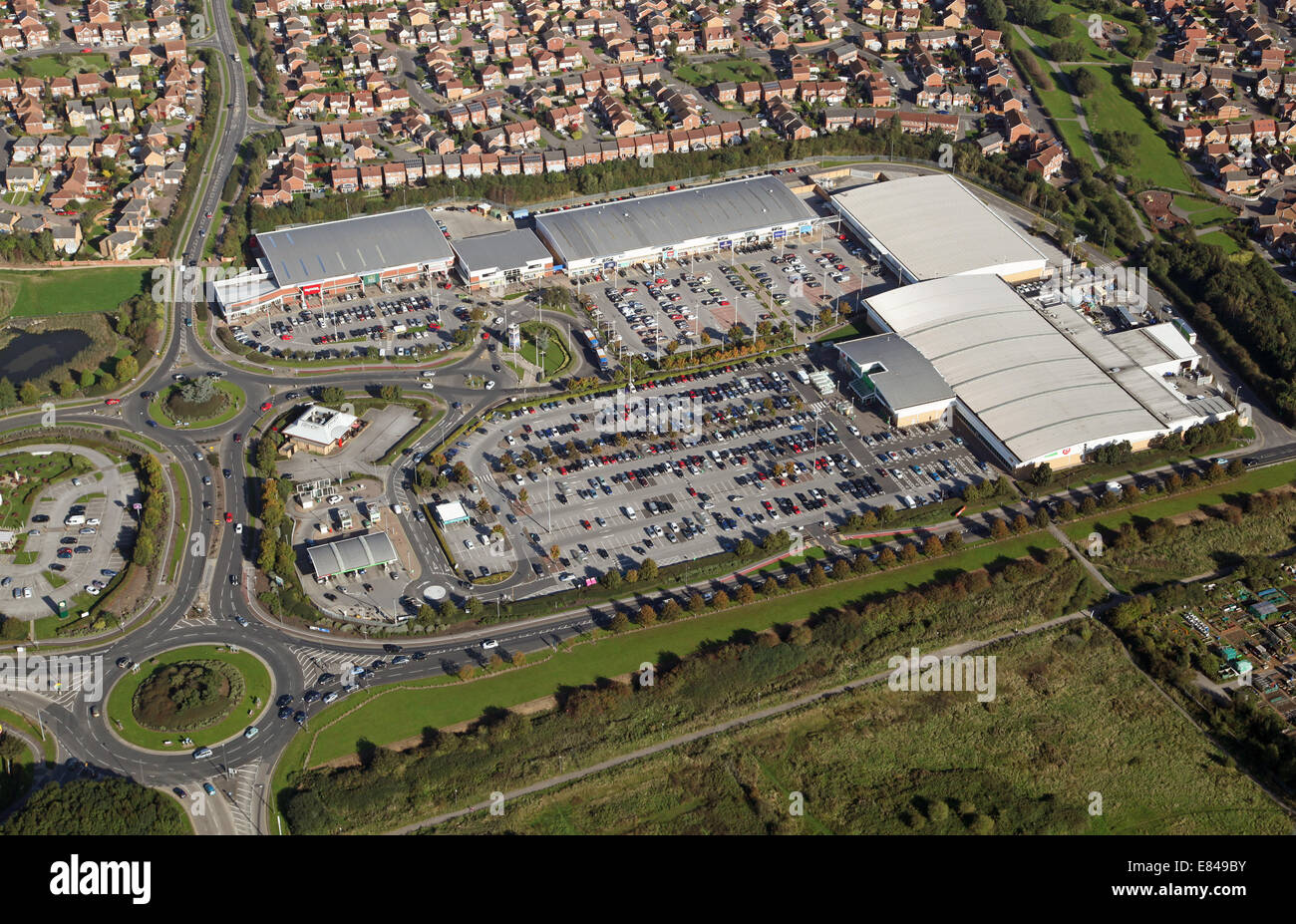 Vue aérienne de Kingswood retail park, près de Hull, East Yorkshire, UK Banque D'Images