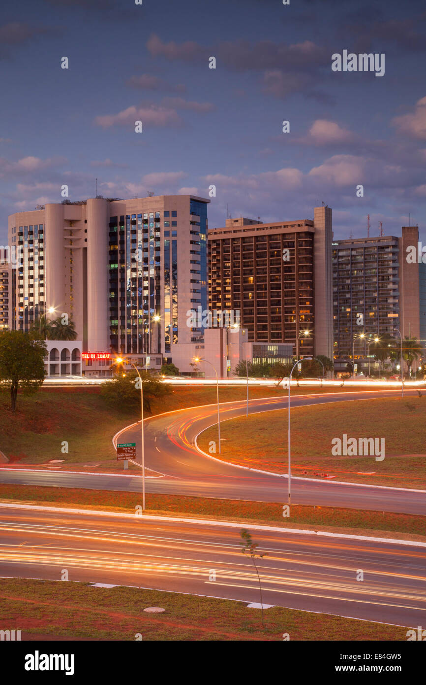 Secteur de l'hôtel au crépuscule, Brasilia, Brésil, District Fédéral Banque D'Images