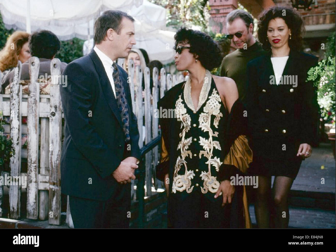 Le BODYGUARD 1992 film avec Kevin Costner de gauche, Whitney Houston, Gary Kemp, Michele Lamar Richards Banque D'Images