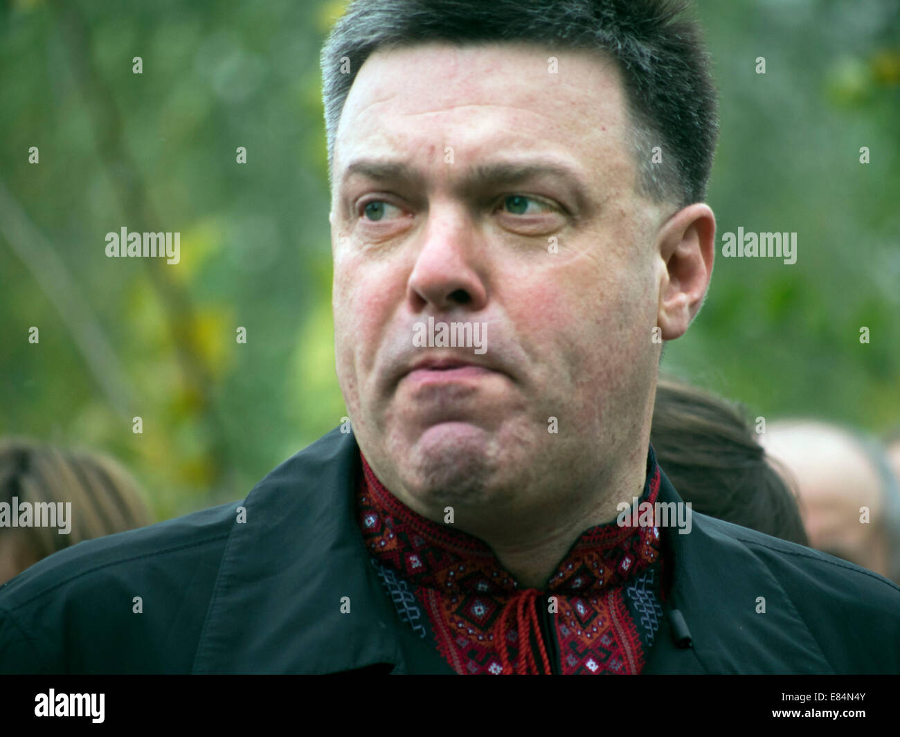 Ukrainien Oleh Tyahnybok est un homme politique qui est membre de la Verkhovna Rada et le chef de parti politique nationaliste Svoboda -- de Kiev à la zone de guerre est allé de l'avant-garde du bataillon "ich'. Des soldats des Forces spéciales qui ont servi pour le Moyen-Orient, ont étudié pendant plus de deux mois. Les rangs du bataillon est venu tous les bénévoles. La grande majorité de "ich" - les membres de l'Union panukrainienne "voboda" ("Liberté"). Adieu solennel a eu lieu à la capitale le Instytutska la rue où l'hiver a tué des centaines de héros le ciel. Banque D'Images