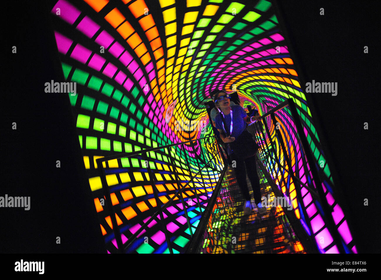 Singapour. Sep 30, 2014. Les participants découvrent le Halloween Horror Nights at Universal Studios Singapour le 30 septembre 2014. Universal Studios Singapore a tenu un aperçu du média de l'Halloween Horror Nights le mardi. Credit : Puis Chih Wey/Xinhua/Alamy Live News Banque D'Images