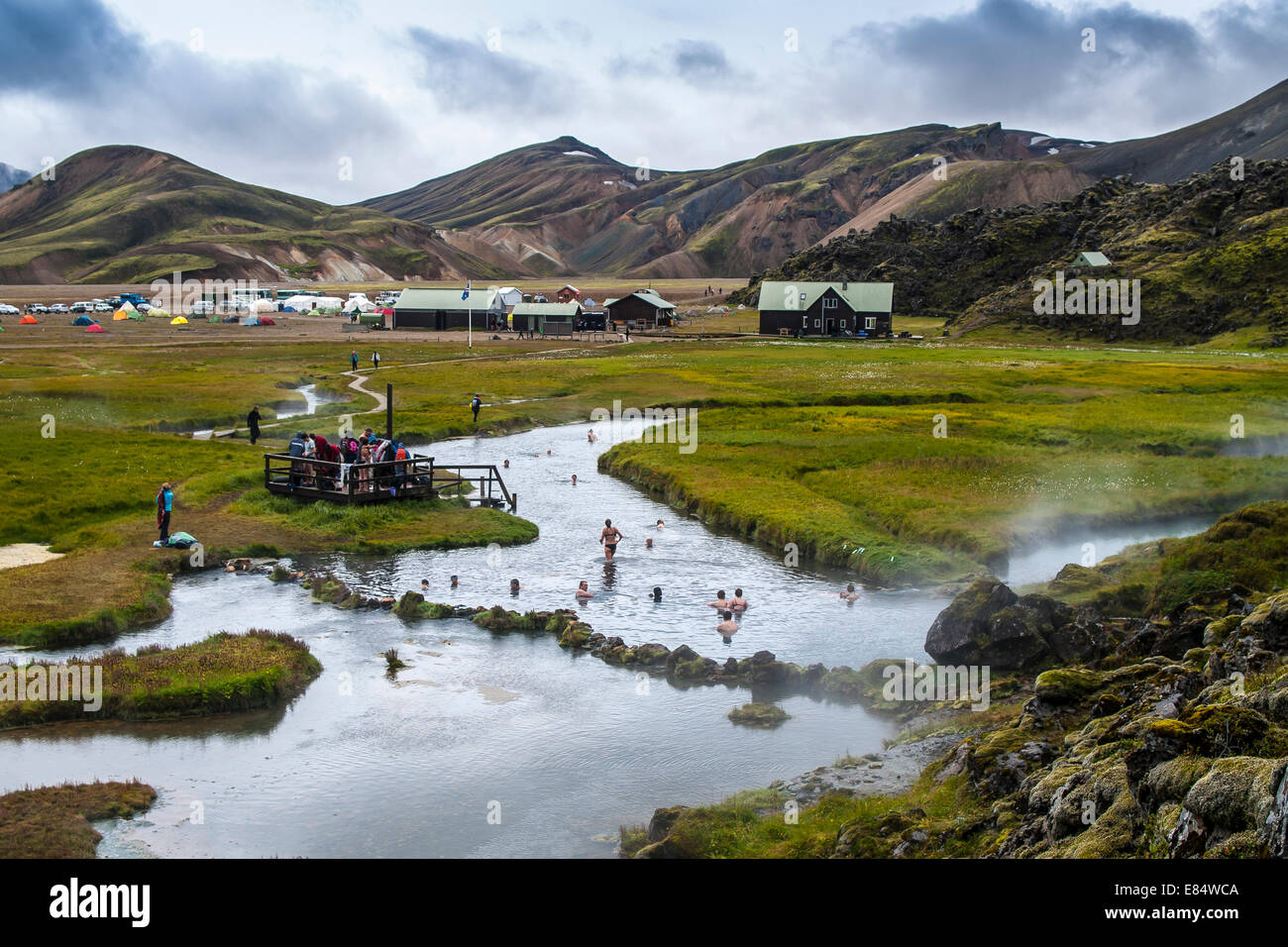 Des sources chaudes naturelles au camp de base dans la région de Landmannalaugar, Islande, Europe. Banque D'Images
