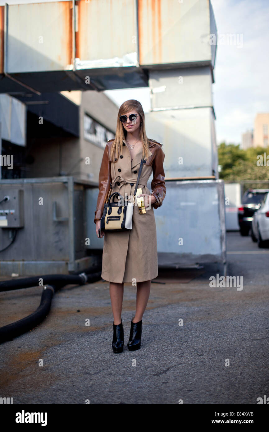 Les femmes New York Fashion Week SS 2014 Jour 2 - Street Style Avec :  Chiara Ferragni // CHIARA FERRAGNI CROC BOOTS (disponible dans ces magasins  et en ligne ici) Burberry Prorsum