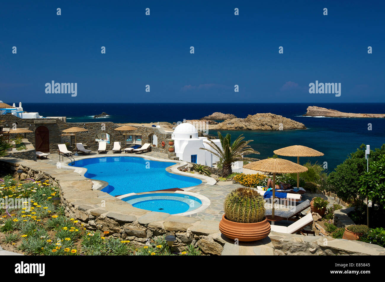 Piscine de l'hôtel, l'hôtel Thea, Agios Sostis, Mykonos, Cyclades, Grèce Banque D'Images