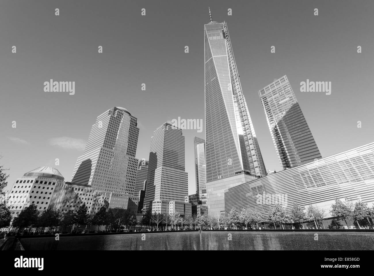 Ground Zero Memorial avec One World Trade Center, Manhattan, New York City, New York, USA Banque D'Images