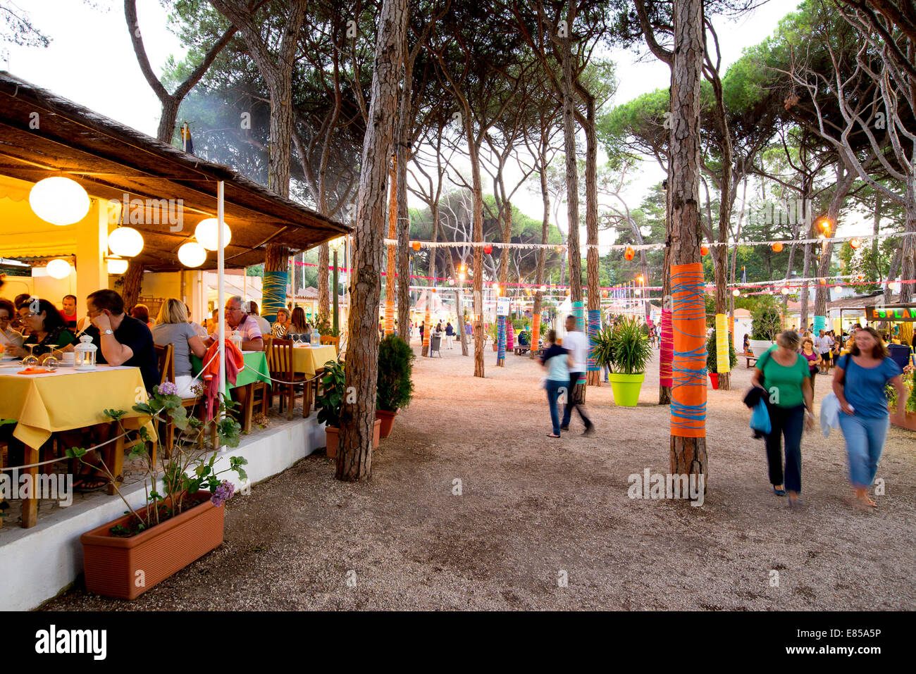 La Feira de Artesanato do Estoril, Estoril (artisanat Fair) est la plus ancienne foire d'artisanat au Portugal Banque D'Images