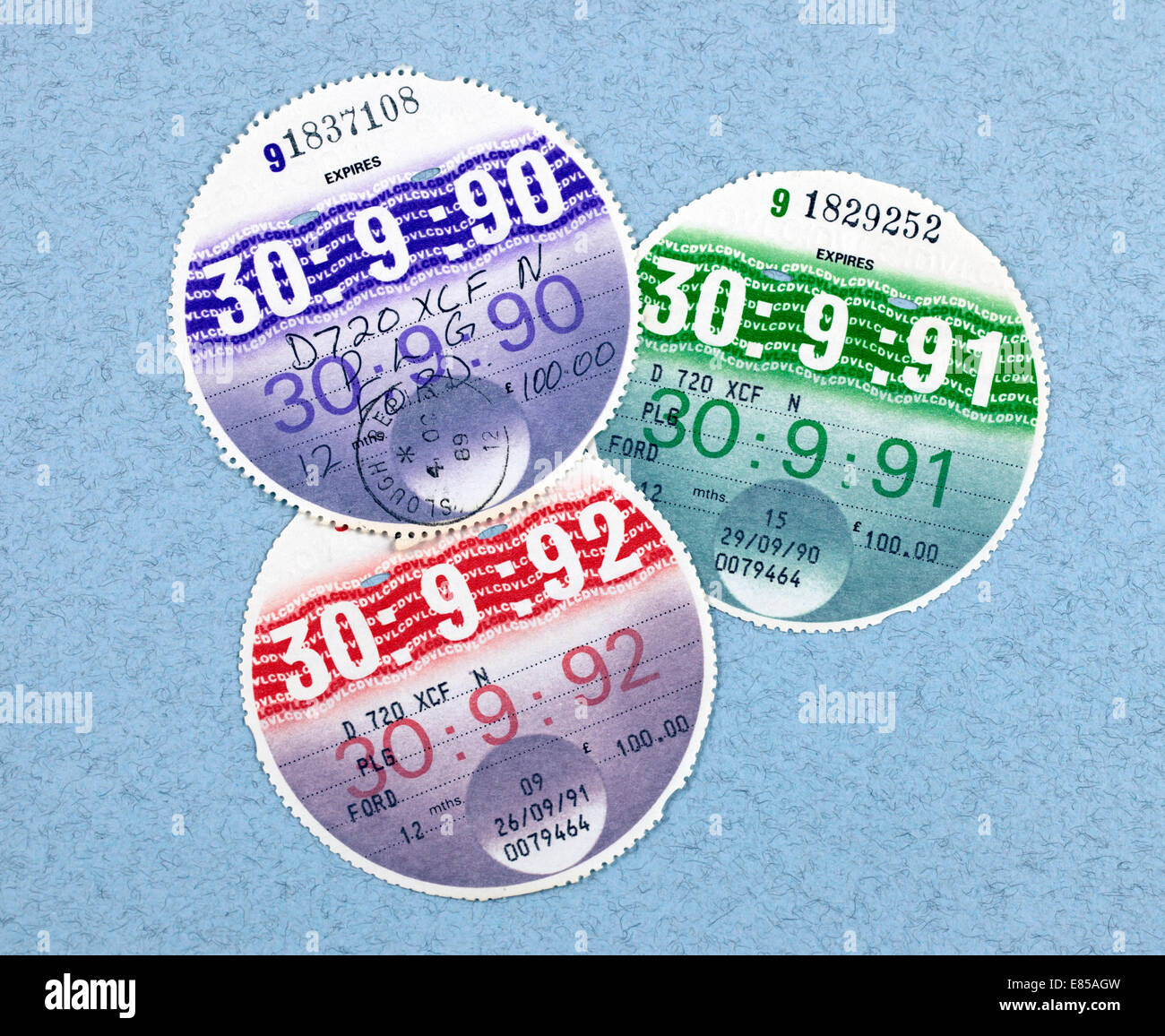 Trois vieux disques de la taxe sur les voitures de 1990, 1991 et 1992 Banque D'Images