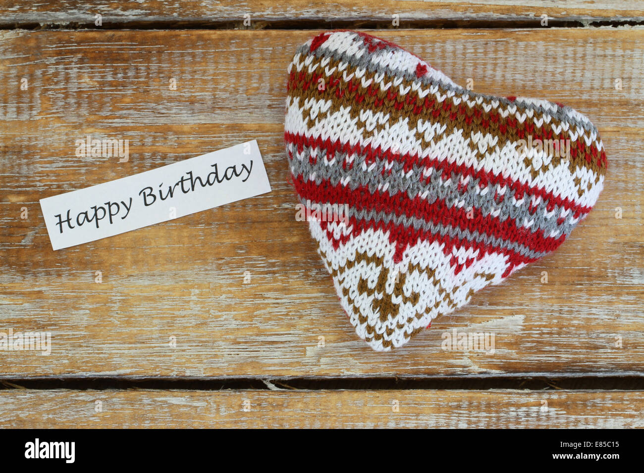 Joyeux Anniversaire Carte Avec Coeur En Tricot Sur La Surface En Bois Rustique Photo Stock Alamy