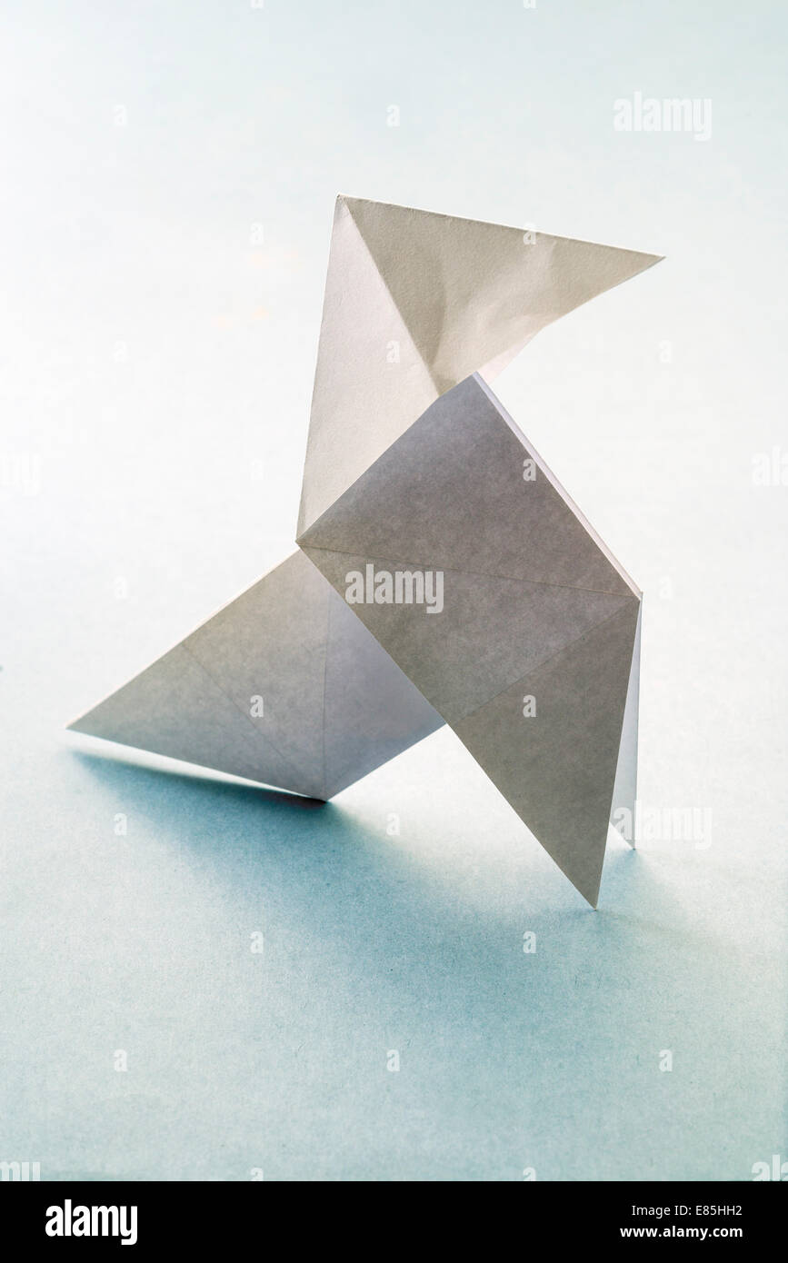 Créations en papier blanc oiseaux origami Banque D'Images