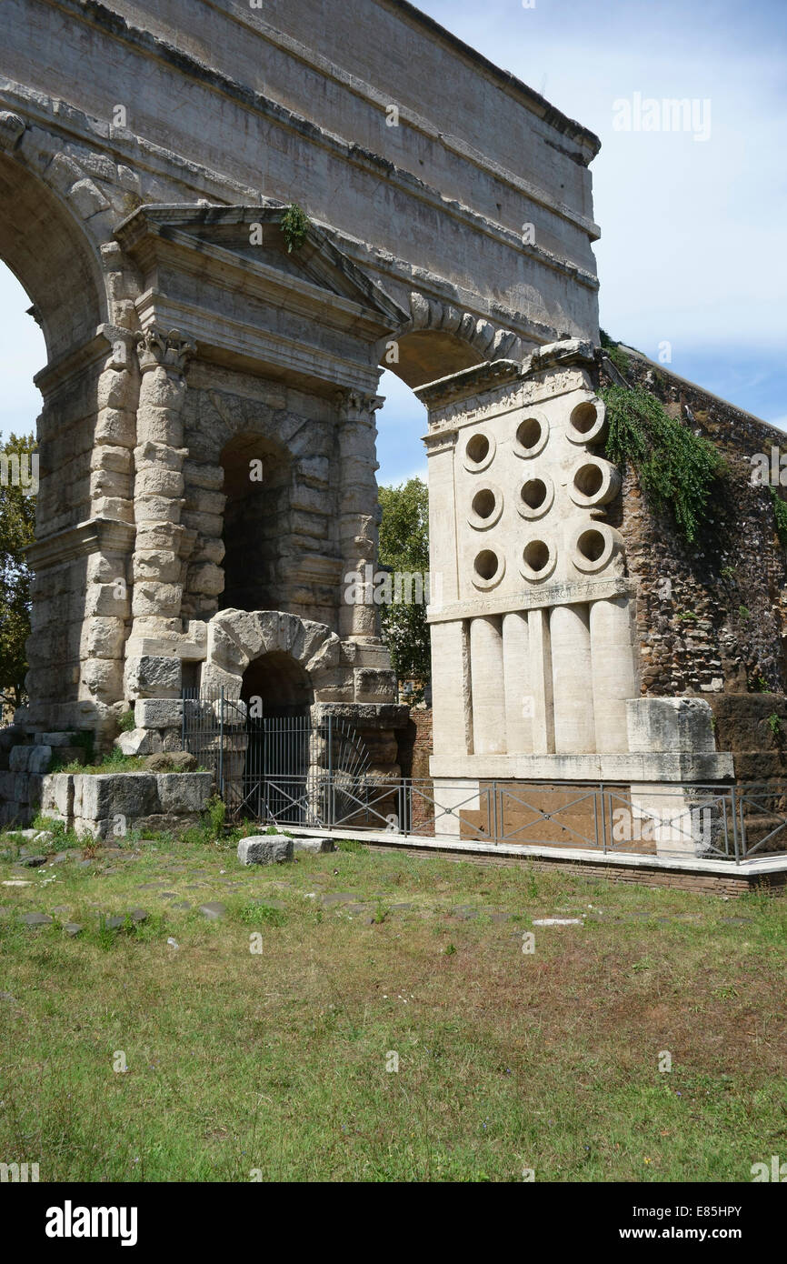 Tombe du Baker Eurysaces à côté de la Porta Maggiore Rome Italie Banque D'Images