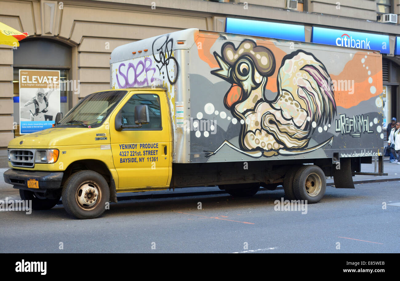 Produire un chariot avec graffiti peint en stationnement sur l'Upper West Side de Manhattan, New York City Banque D'Images