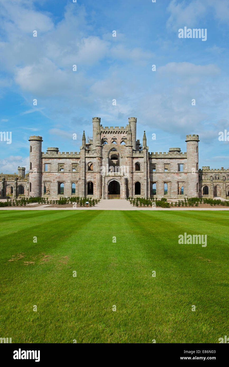 Les ruines de Lowther Hall, près de Penrith, Cumbria, Angleterre, Royaume-Uni Banque D'Images Les ruines de Lowther Hall, près de Penrith, Cumbria, Angleterre, Royaume-Uni Banque D'Images