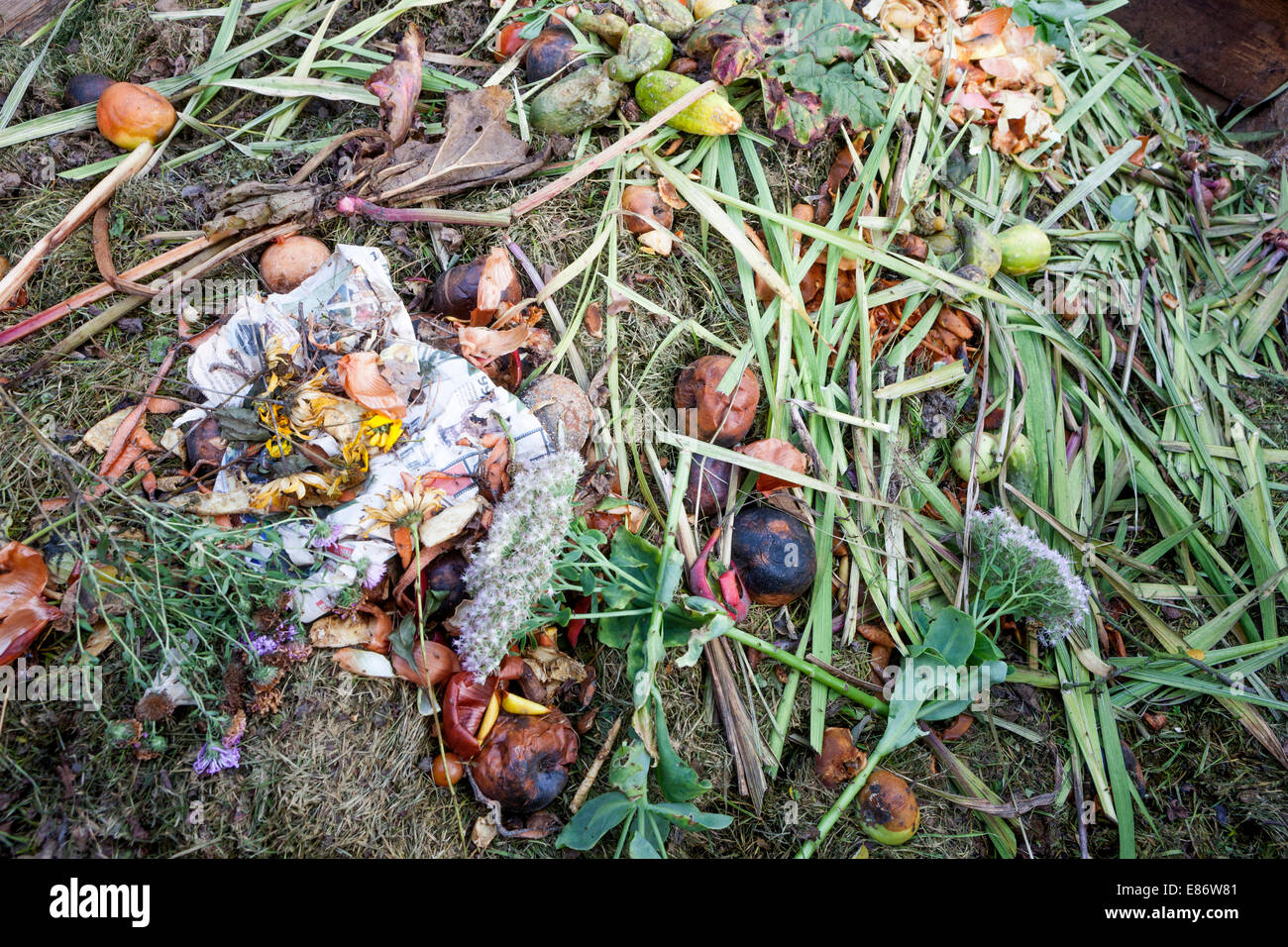 Compost de jardin, le compostage des déchets bio Banque D'Images