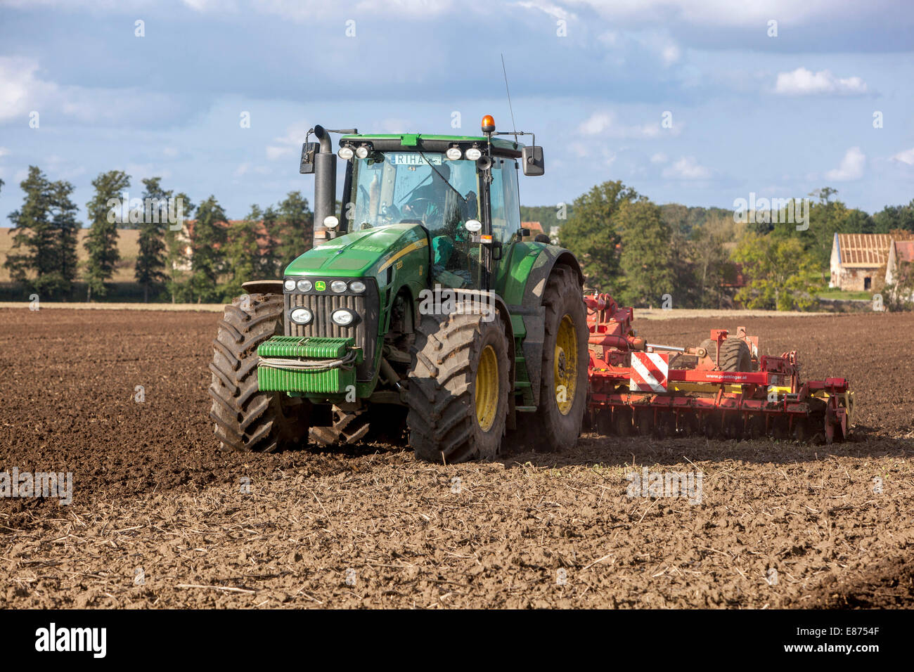 John Deere Tractor labour Field, République tchèque Farmer Tractor Field Machinery Banque D'Images