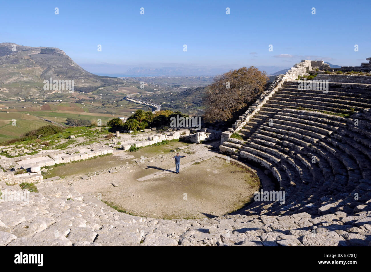 Vue sur le théâtre grec de Segesta, près de Marsala en Sicile Banque D'Images