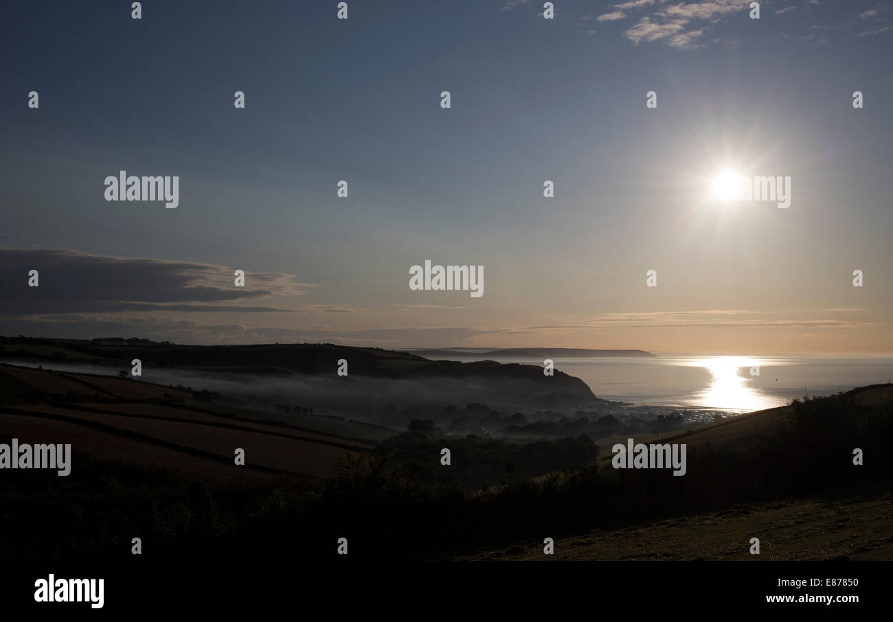 Les brumes du matin sur Pentewan, près de Mevagissey, Cornwall, England, UK. Banque D'Images