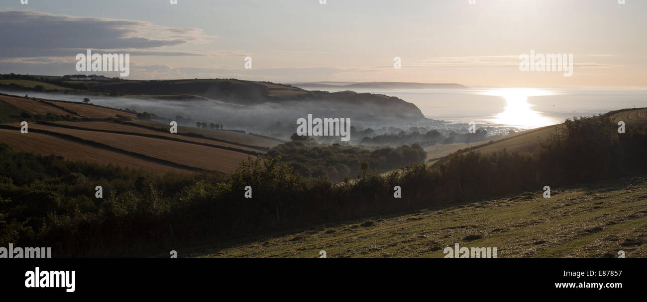 Les brumes du matin sur Pentewan, près de Mevagissey, Cornwall, England, UK. Banque D'Images