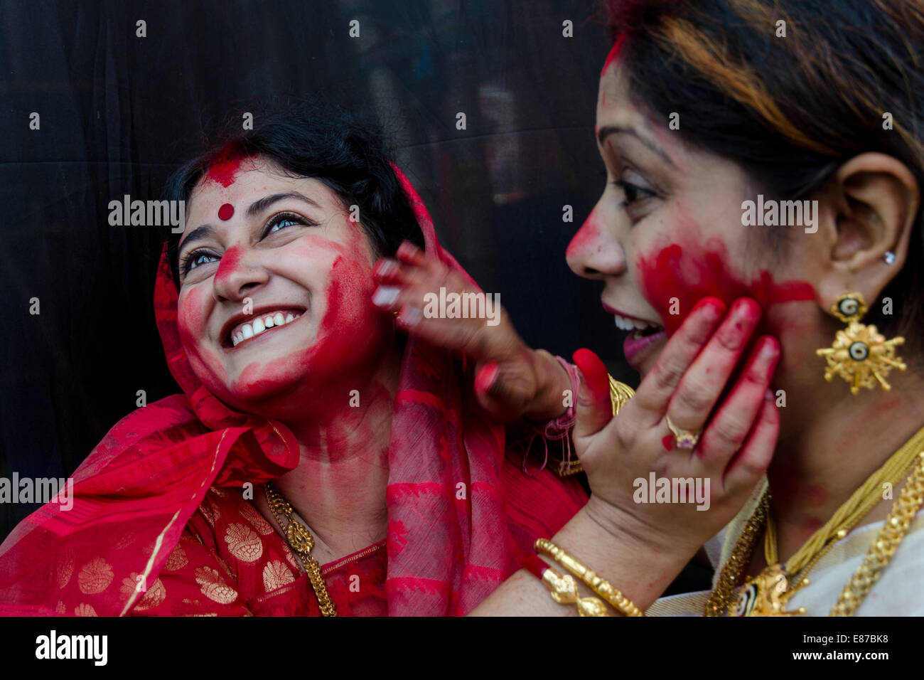 Célébrer les femmes durga pooja, Kolkata, West Bengal, India Banque D'Images