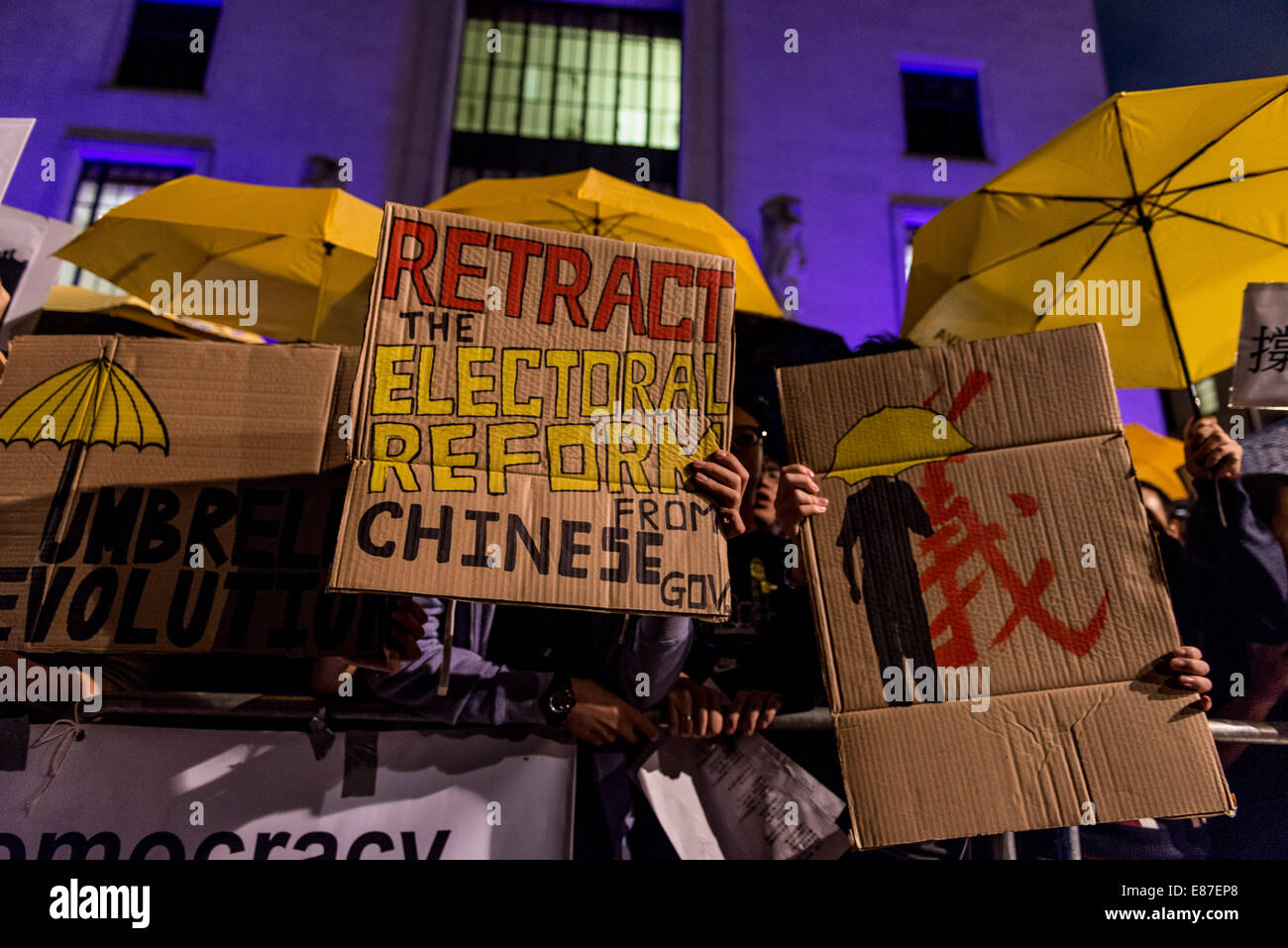 Hong Kong de protestation devant l'ambassade de Chine à Londres Banque D'Images