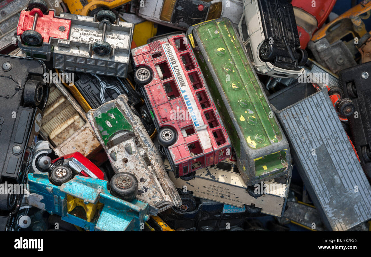 Sélection de jouets à vendre à Pembrey au rallye de vapeur. Carmarthenshire, Pays de Galles. UK. Banque D'Images